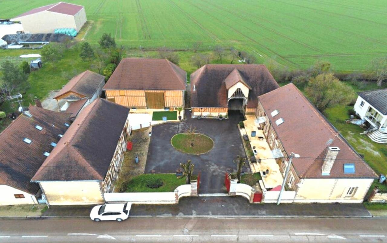 Maison Calme 14 Personnes, Piscine, Jardin Et Parking Buchères المظهر الخارجي الصورة